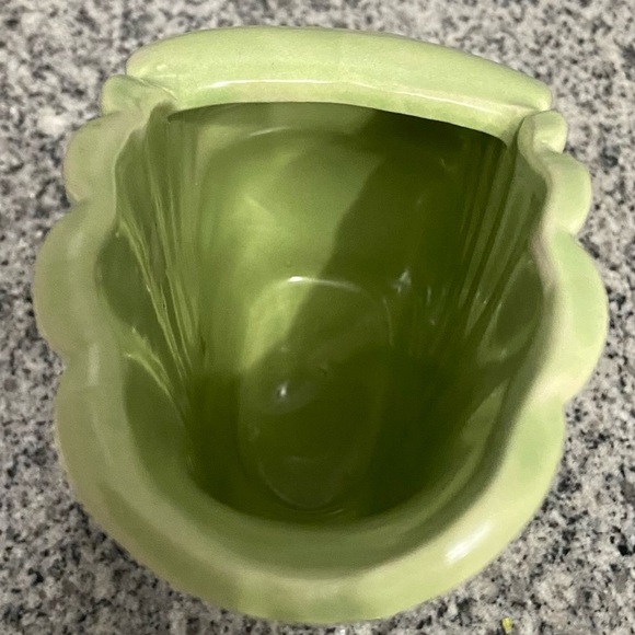 Elegant Green Shell Vase - Picture 8 of 16